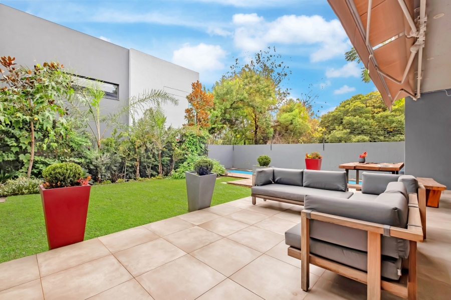 To Let 4 Bedroom Property for Rent in Sandown Gauteng