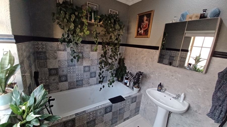 2 Bedroom Property for Sale in Annlin Gauteng