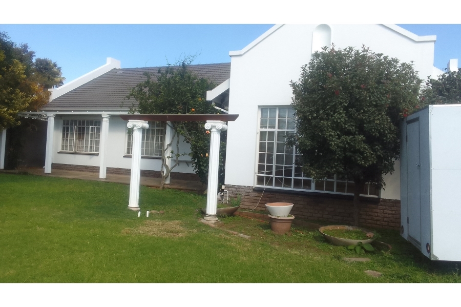 To Let 4 Bedroom Property for Rent in Glen Marais Gauteng