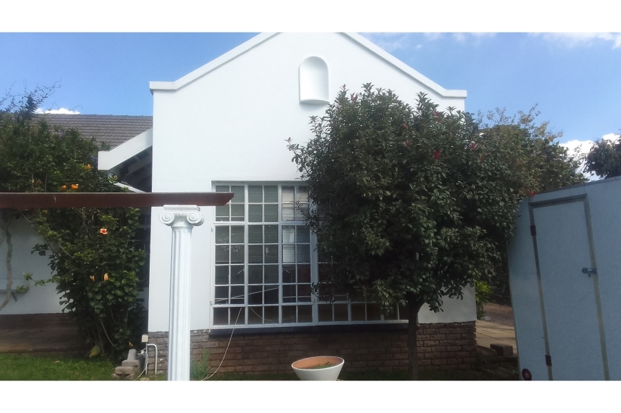 To Let 4 Bedroom Property for Rent in Glen Marais Gauteng