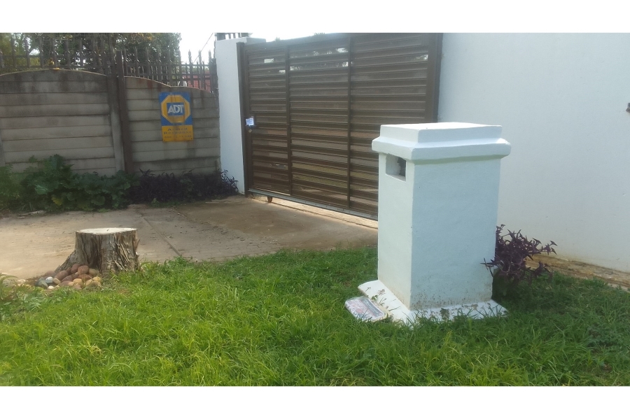 To Let 4 Bedroom Property for Rent in Glen Marais Gauteng