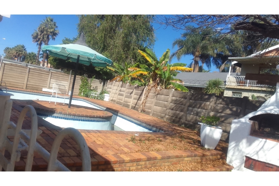 To Let 4 Bedroom Property for Rent in Glen Marais Gauteng