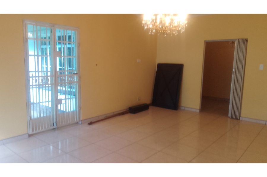 To Let 4 Bedroom Property for Rent in Glen Marais Gauteng