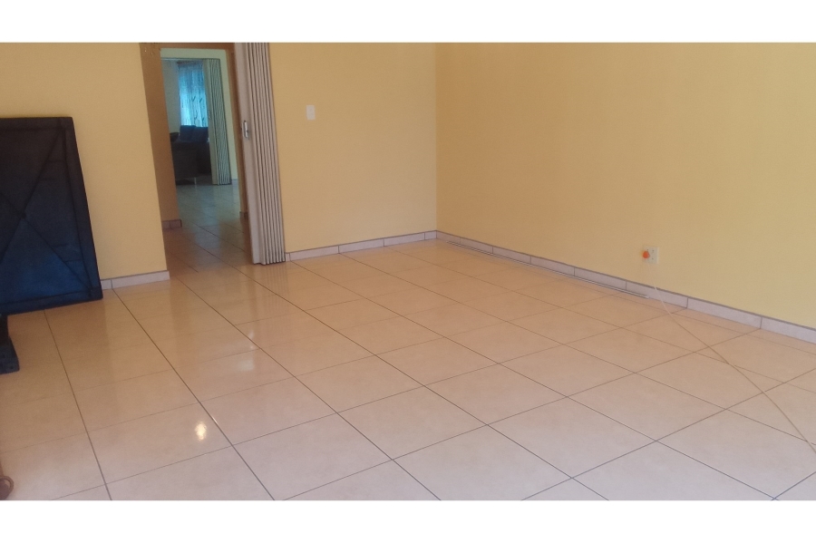 To Let 4 Bedroom Property for Rent in Glen Marais Gauteng