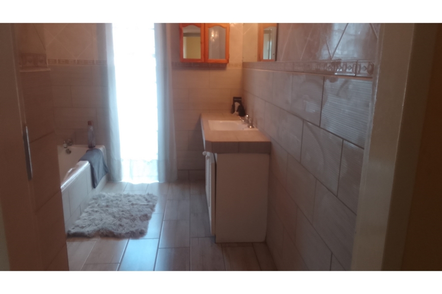 To Let 4 Bedroom Property for Rent in Glen Marais Gauteng