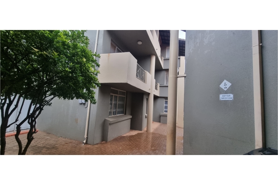 2 Bedroom Property for Sale in Florida Lake Gauteng