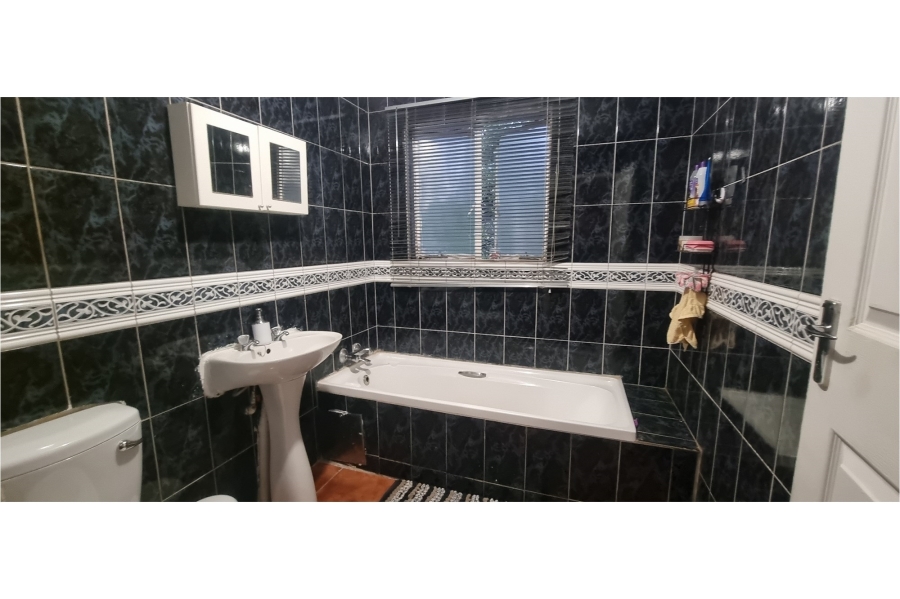 2 Bedroom Property for Sale in Florida Lake Gauteng