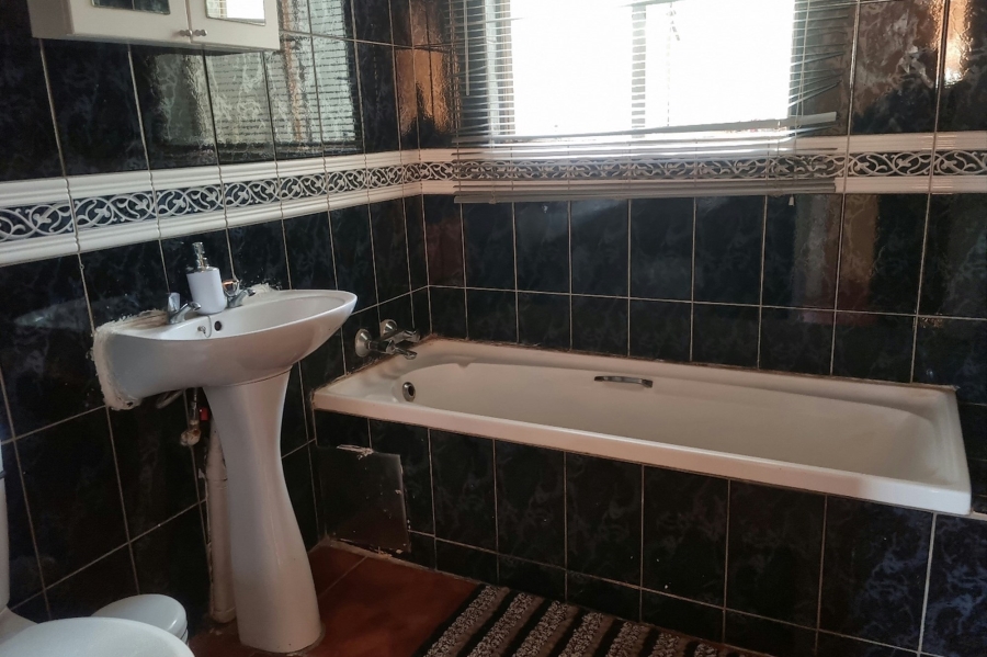 2 Bedroom Property for Sale in Florida Lake Gauteng