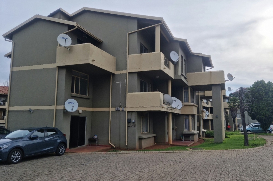 2 Bedroom Property for Sale in Florida Lake Gauteng