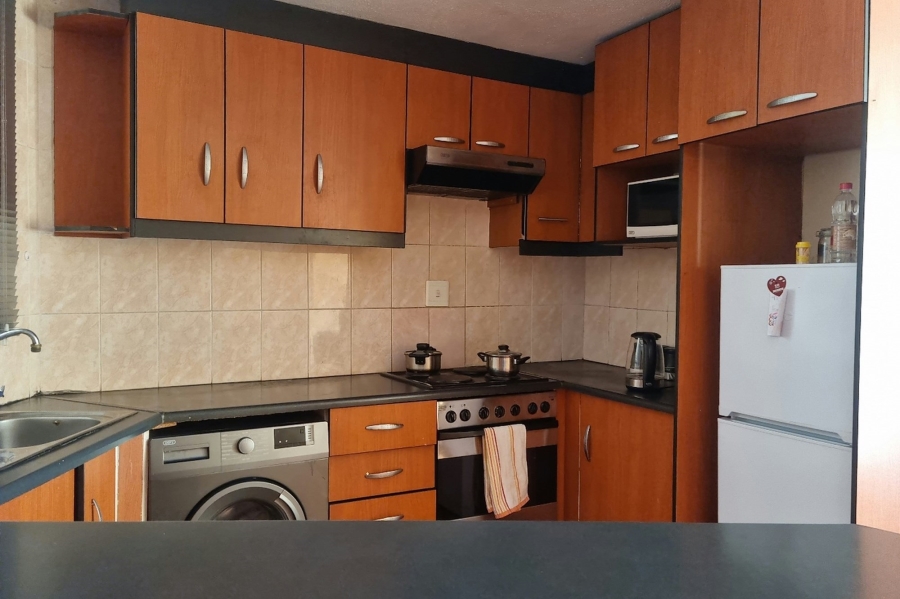 2 Bedroom Property for Sale in Florida Lake Gauteng