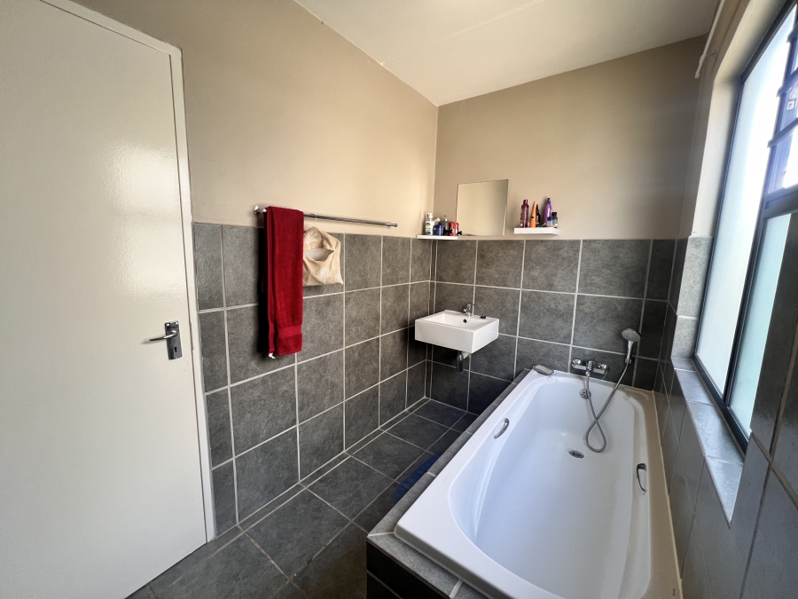 To Let 3 Bedroom Property for Rent in Summerset Gauteng