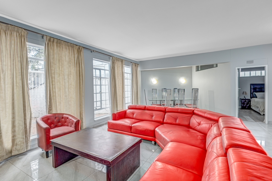 To Let 5 Bedroom Property for Rent in Sandown Gauteng