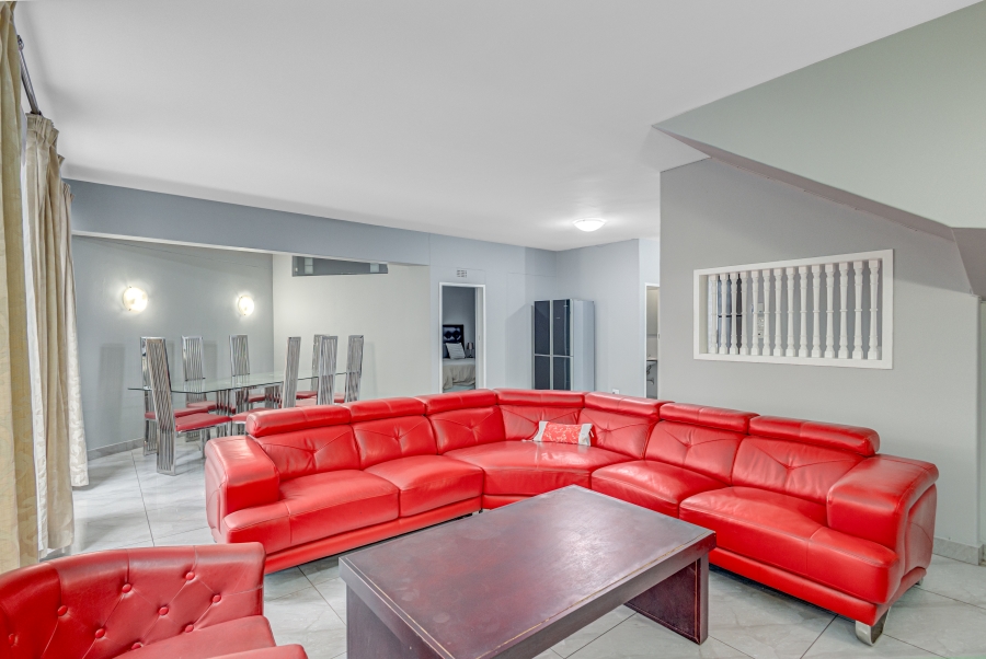 To Let 5 Bedroom Property for Rent in Sandown Gauteng