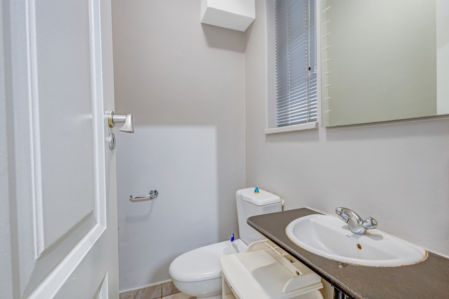 To Let 5 Bedroom Property for Rent in Sandown Gauteng