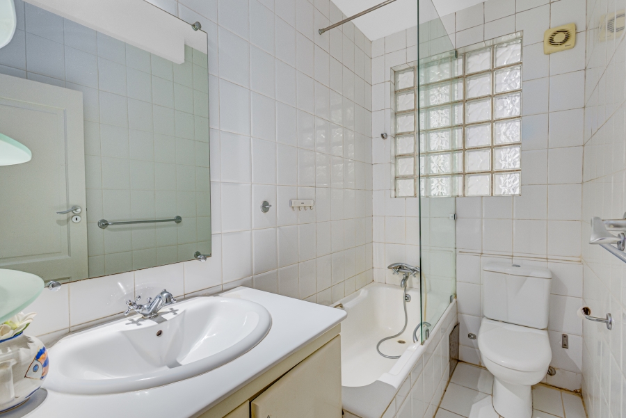 To Let 5 Bedroom Property for Rent in Sandown Gauteng