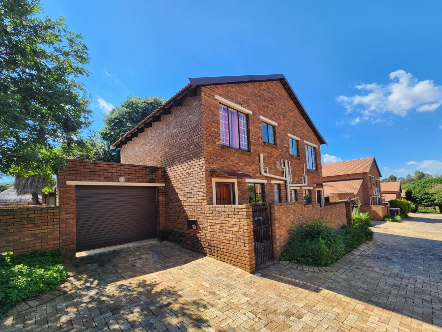 2 Bedroom Property for Sale in Wilgeheuwel Gauteng