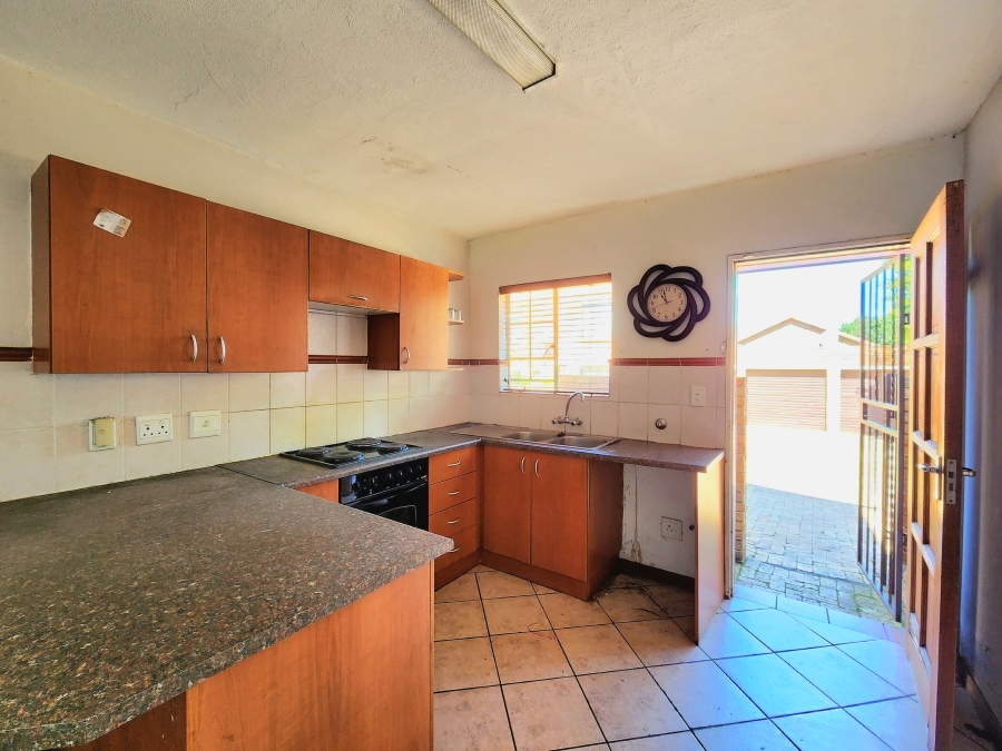 2 Bedroom Property for Sale in Wilgeheuwel Gauteng
