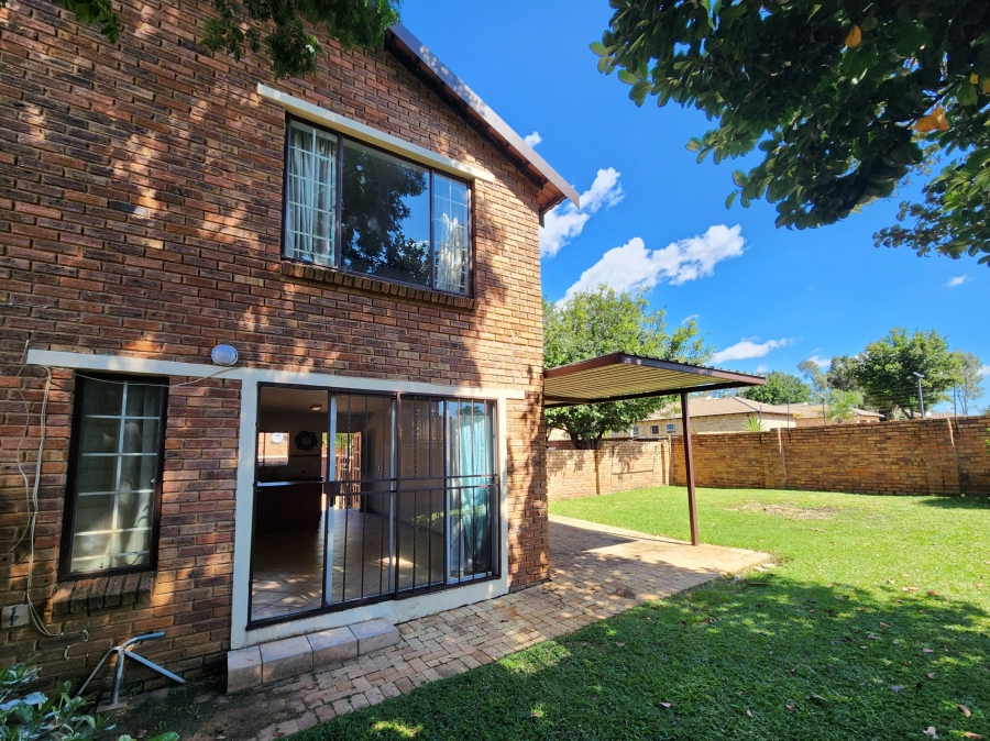 2 Bedroom Property for Sale in Wilgeheuwel Gauteng