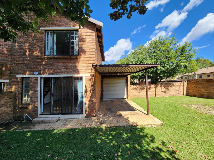 2 Bedroom Property for Sale in Wilgeheuwel Gauteng