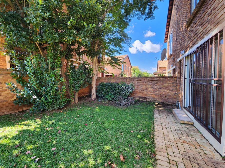 2 Bedroom Property for Sale in Wilgeheuwel Gauteng