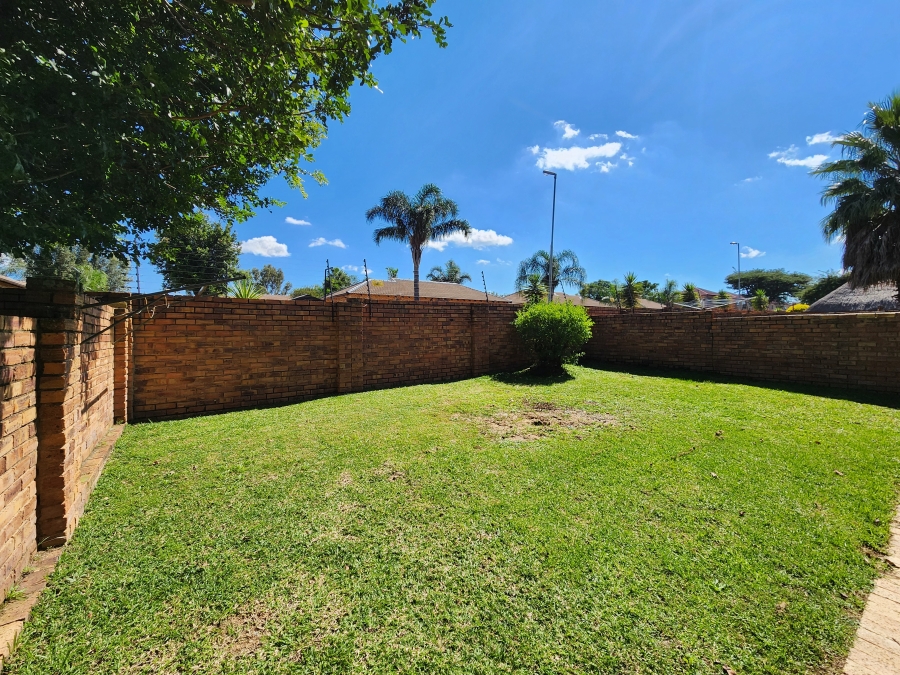 2 Bedroom Property for Sale in Wilgeheuwel Gauteng