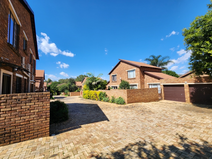 2 Bedroom Property for Sale in Wilgeheuwel Gauteng