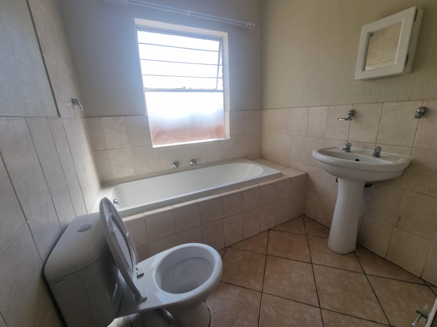 To Let 2 Bedroom Property for Rent in Honeydew Gauteng