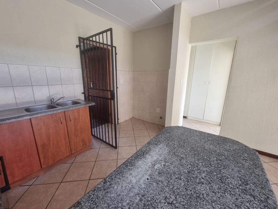 To Let 2 Bedroom Property for Rent in Honeydew Gauteng