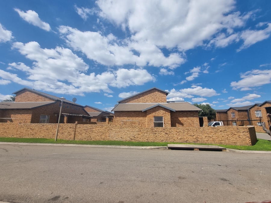 To Let 2 Bedroom Property for Rent in Honeydew Gauteng
