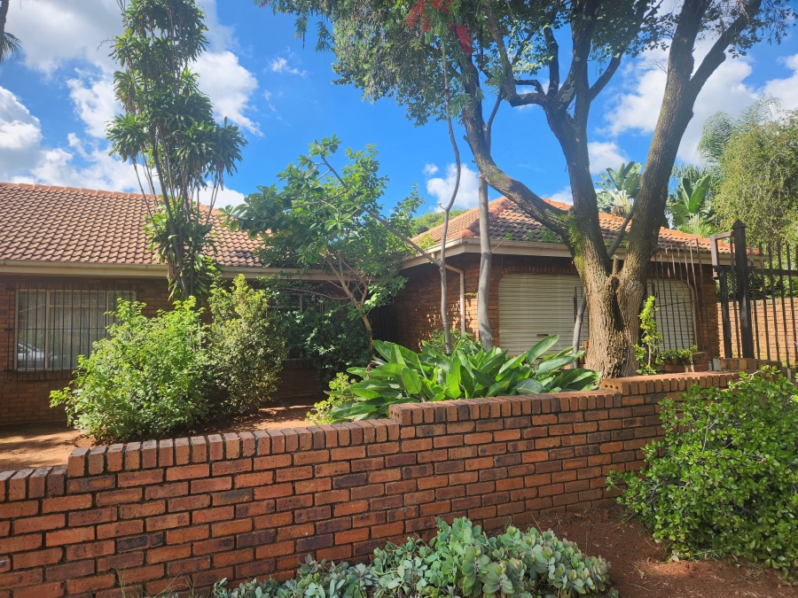 4 Bedroom Property for Sale in Ninapark Gauteng
