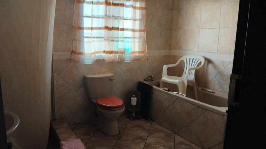 2 Bedroom Property for Sale in Roodia Gauteng