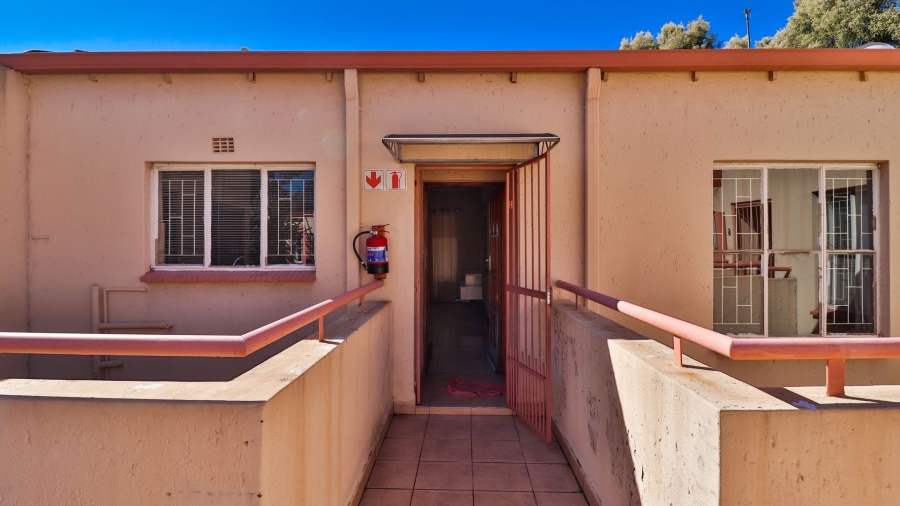 2 Bedroom Property for Sale in Klippoortjie Gauteng