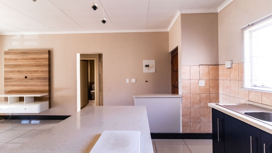 2 Bedroom Property for Sale in Klippoortjie Gauteng