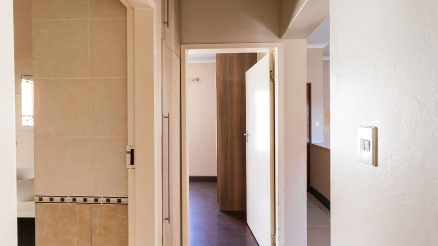 2 Bedroom Property for Sale in Klippoortjie Gauteng