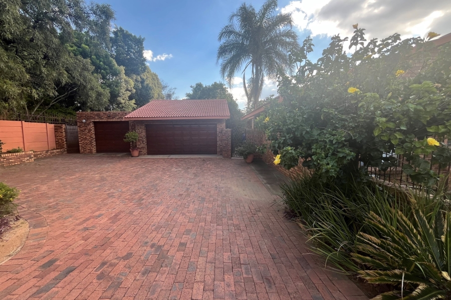 4 Bedroom Property for Sale in Douglasdale Gauteng