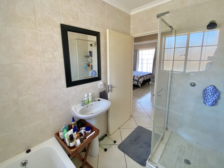 2 Bedroom Property for Sale in Northgate Gauteng