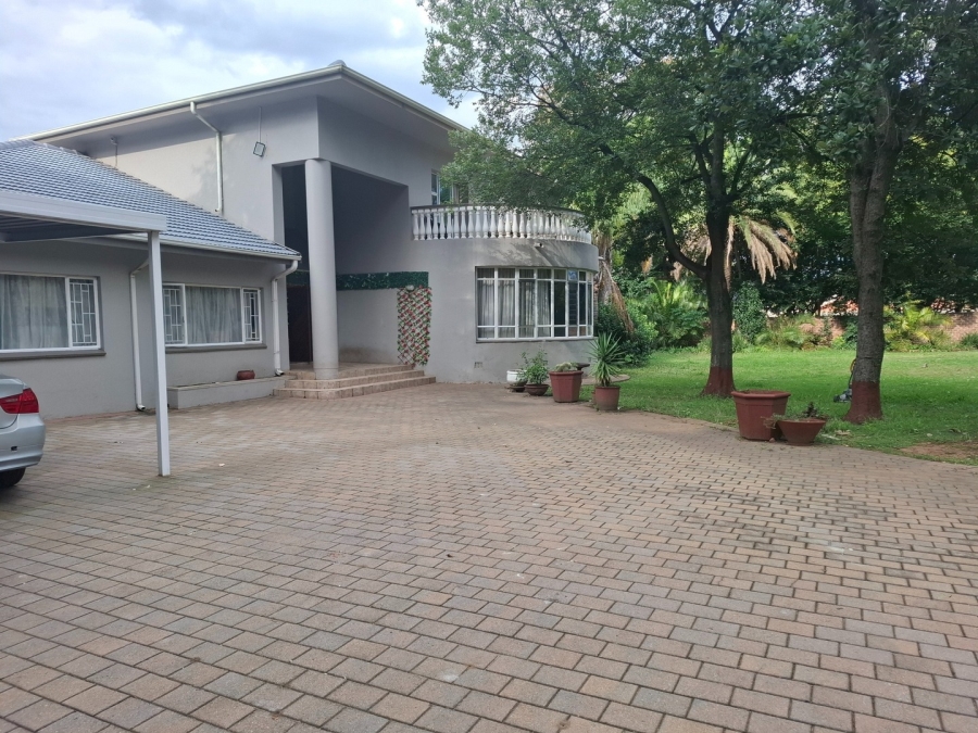 4 Bedroom Property for Sale in Lakefield Gauteng