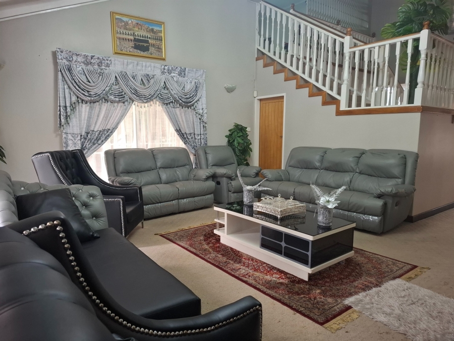 4 Bedroom Property for Sale in Lakefield Gauteng