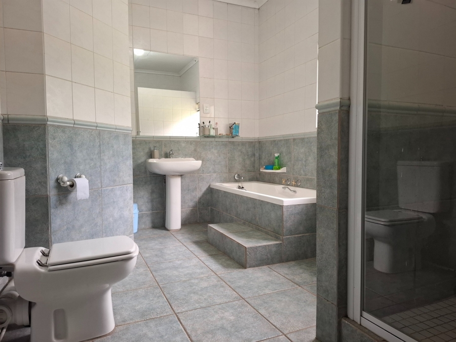4 Bedroom Property for Sale in Lakefield Gauteng