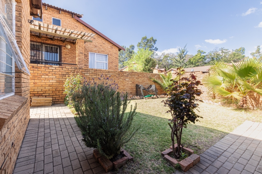 To Let 2 Bedroom Property for Rent in Honeypark Gauteng