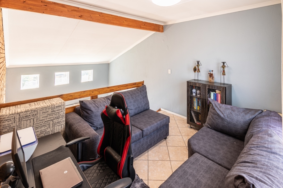 To Let 2 Bedroom Property for Rent in Honeypark Gauteng