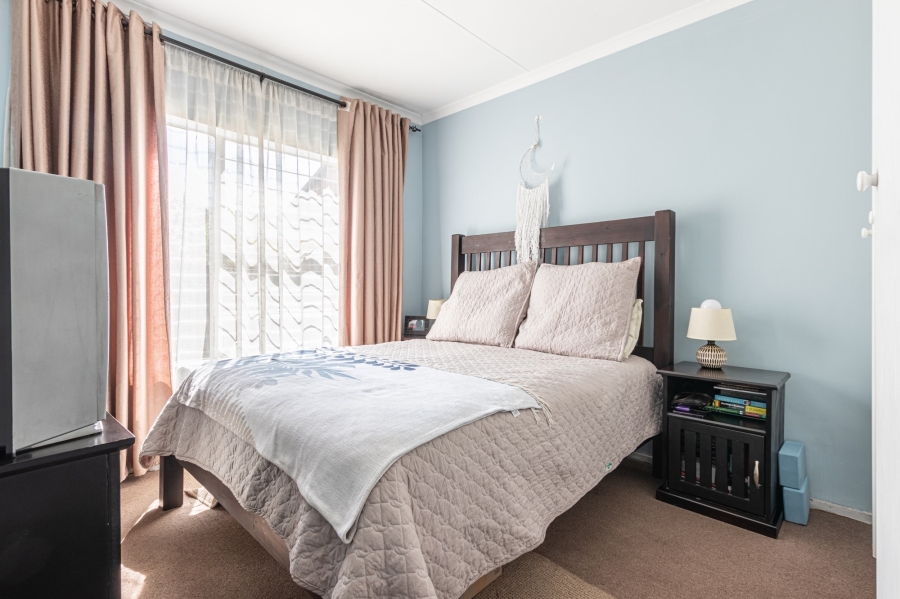 To Let 2 Bedroom Property for Rent in Honeypark Gauteng