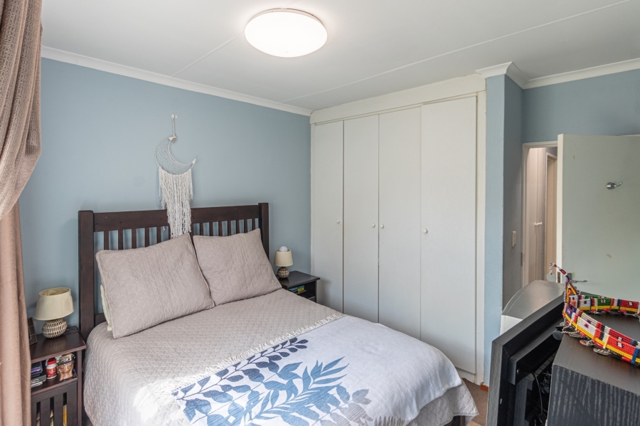 To Let 2 Bedroom Property for Rent in Honeypark Gauteng