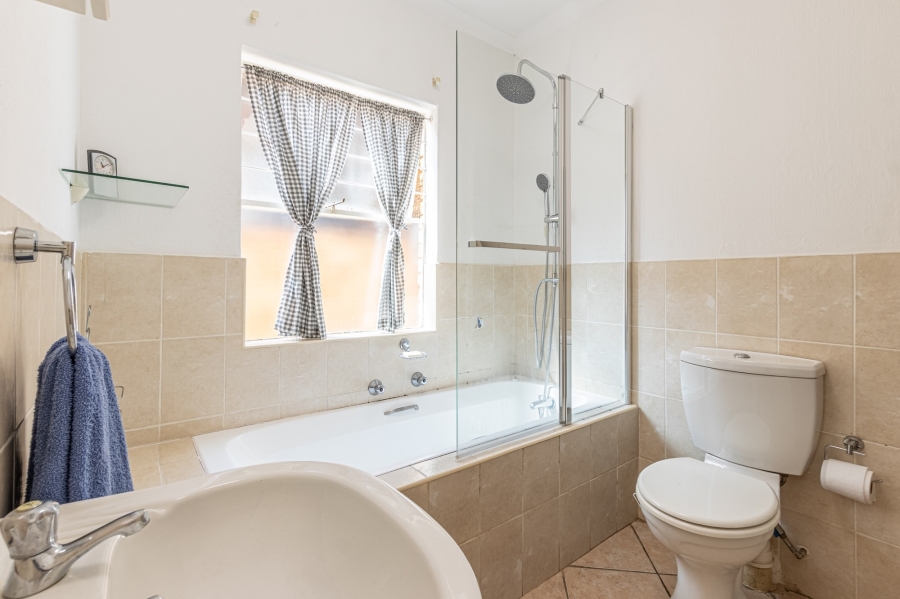 To Let 2 Bedroom Property for Rent in Honeypark Gauteng