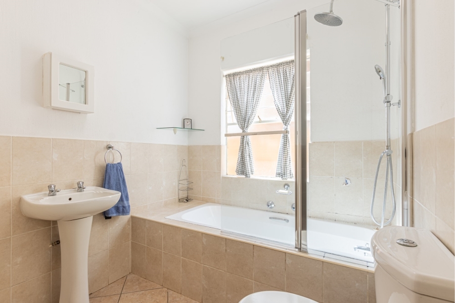 To Let 2 Bedroom Property for Rent in Honeypark Gauteng