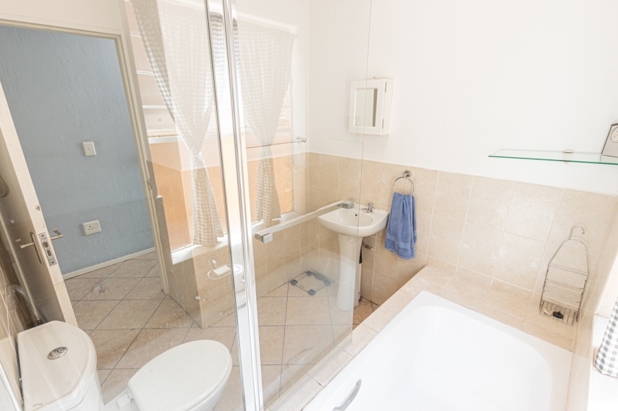 To Let 2 Bedroom Property for Rent in Honeypark Gauteng