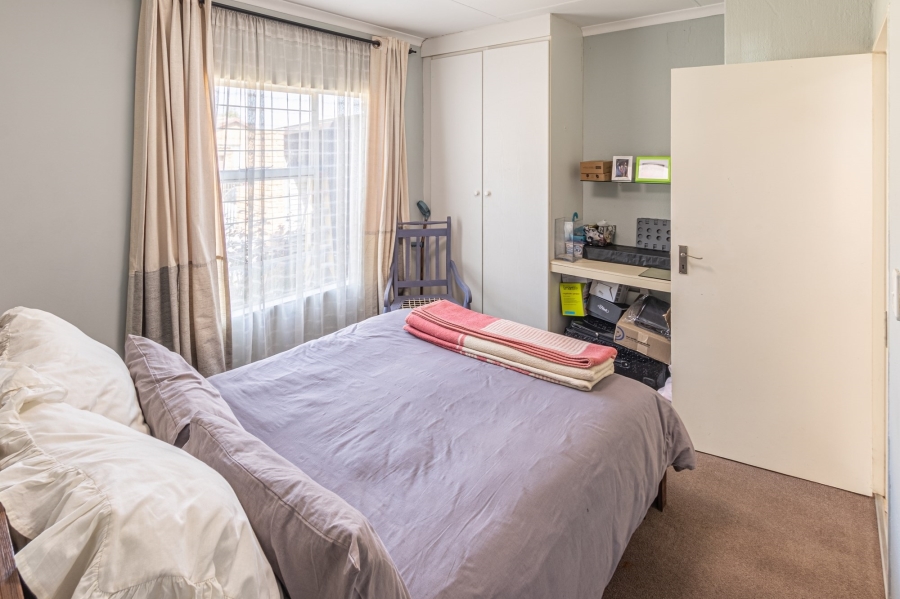 To Let 2 Bedroom Property for Rent in Honeypark Gauteng