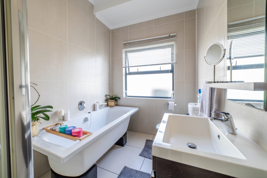 To Let 1 Bedroom Property for Rent in Fourways Gauteng
