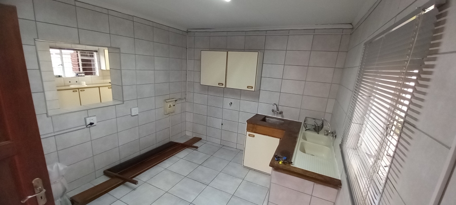 To Let 3 Bedroom Property for Rent in Wilro Park Gauteng