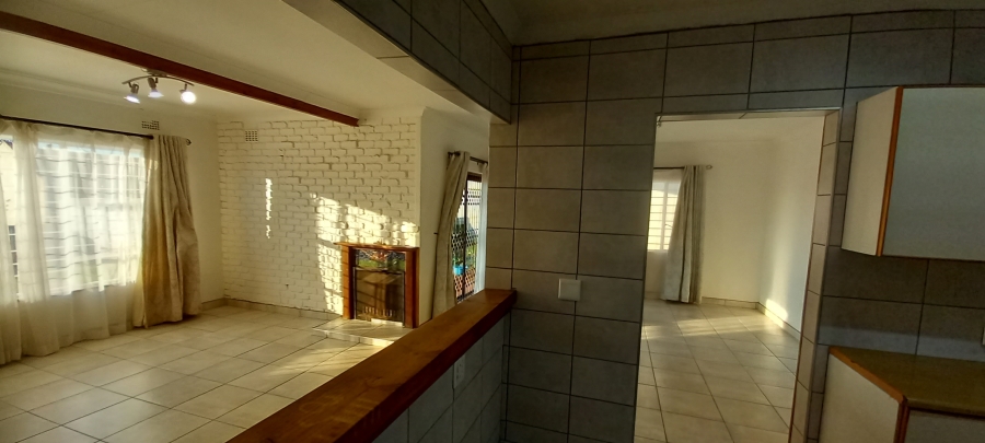 To Let 3 Bedroom Property for Rent in Wilro Park Gauteng